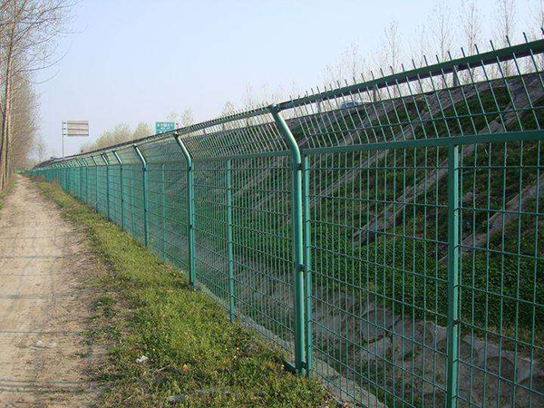 环保,包塑护栏网表面防腐处理方式